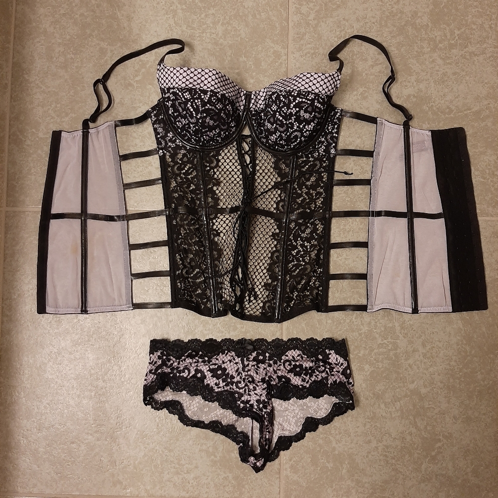 Victoria's Secret lingerie - Picture 2 of 4